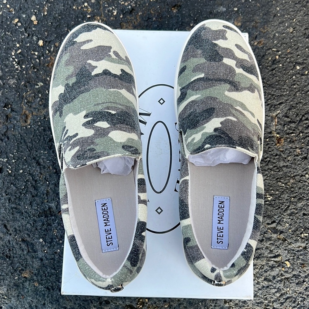 Brand new Steve Madden Gills camo slip ons women’s size 10